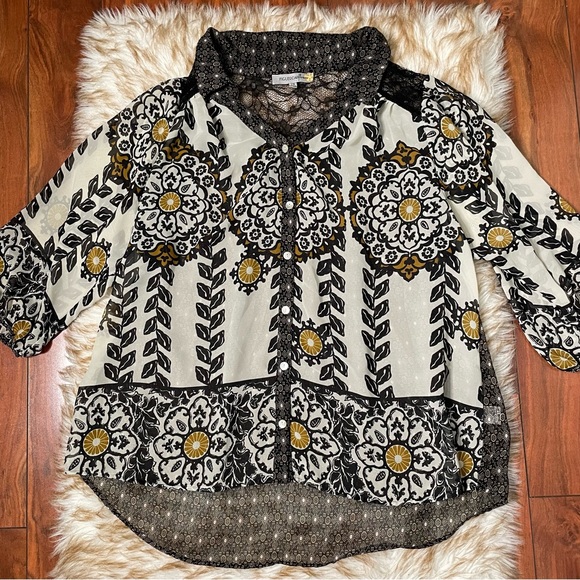 Fig & Flower button down blouse. NWOT - Picture 3 of 5